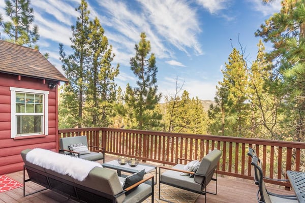 Large Back Deck with Amazing Views