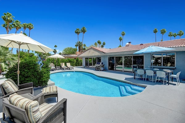 OUTDOOR SEATING.jpg mls