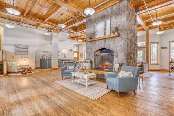 Chinook Lodge fireplace sitting area