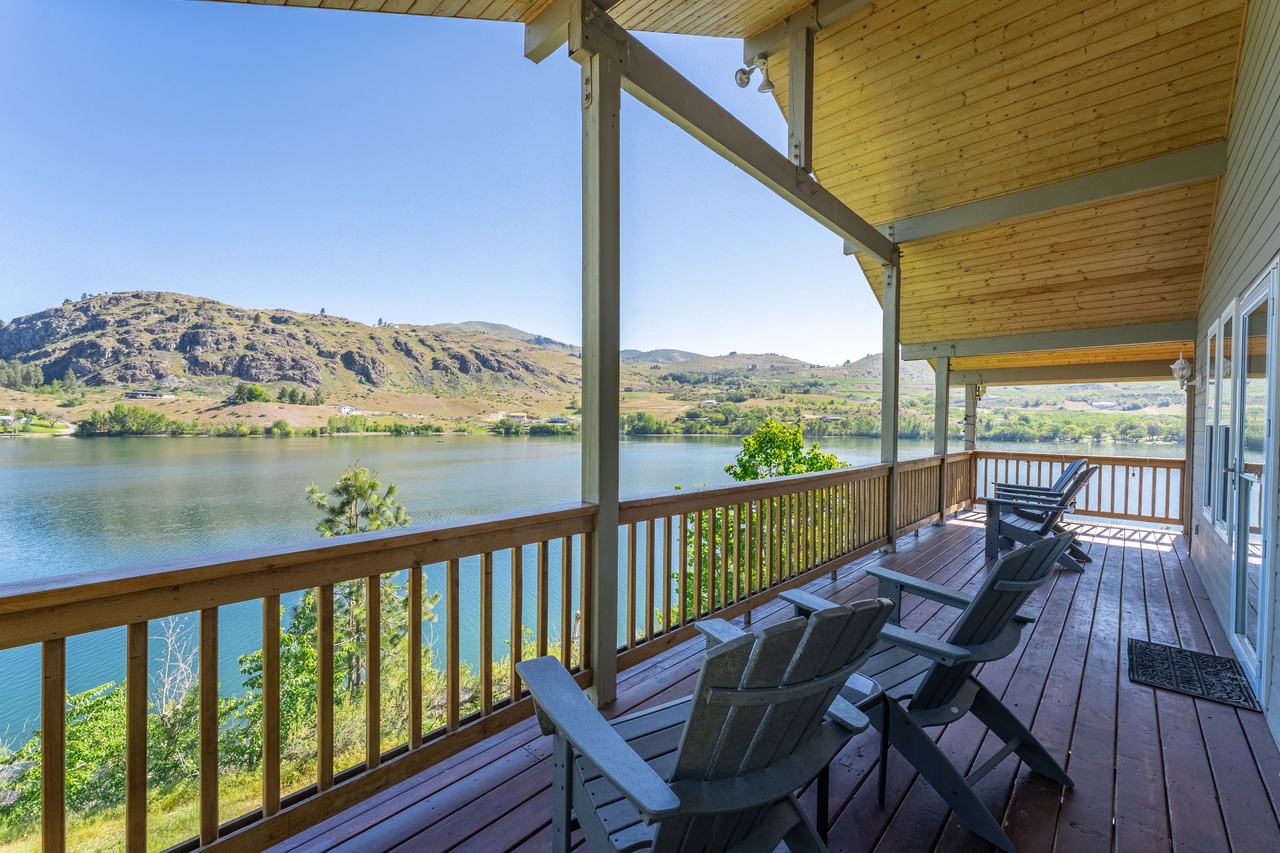 Wapato Lake Waterfront Retreat with two large covered decks