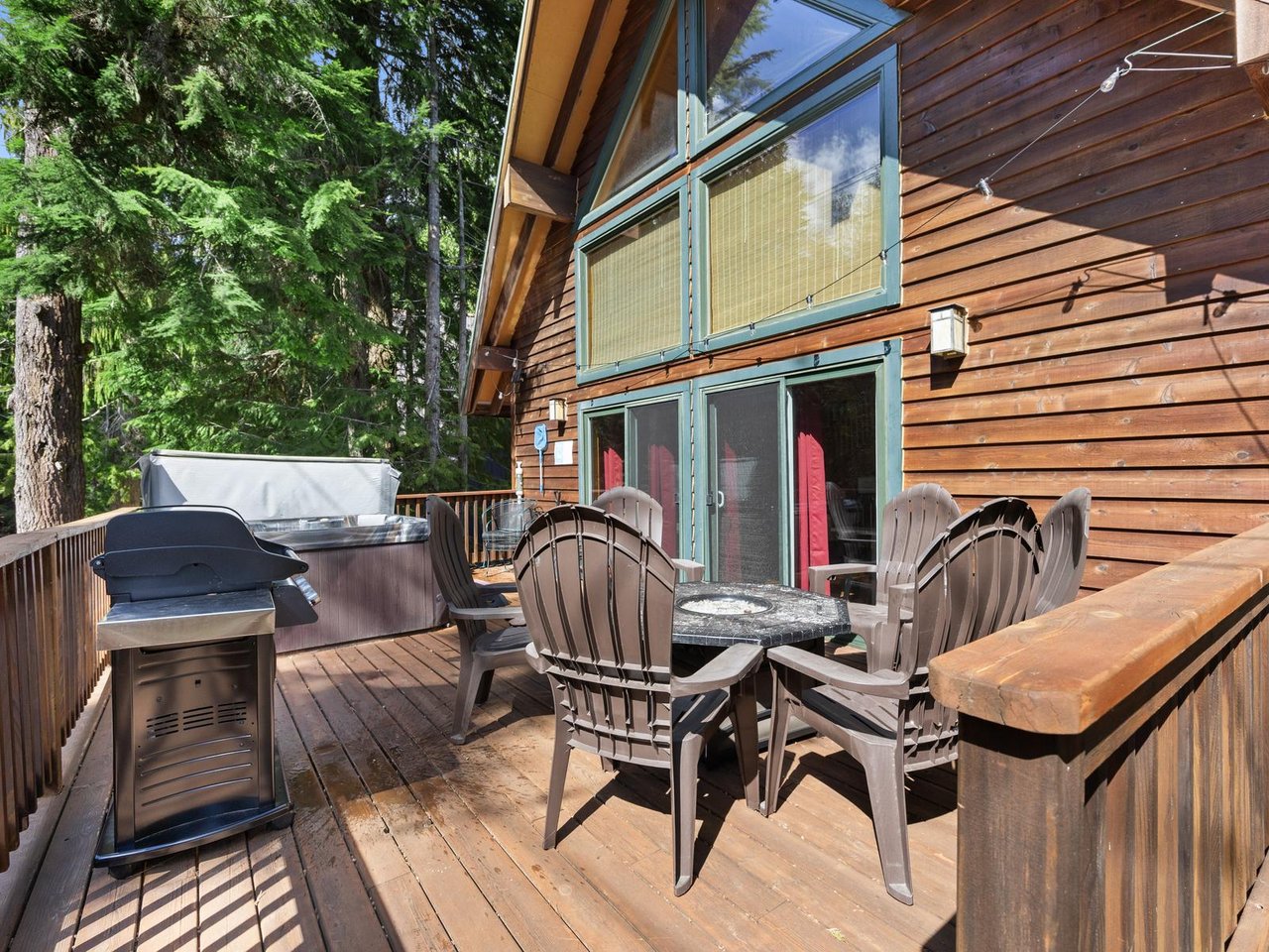 Govy Alpine Getaway Summer Deck