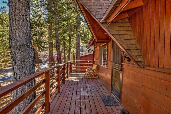 Charming Front Deck Area