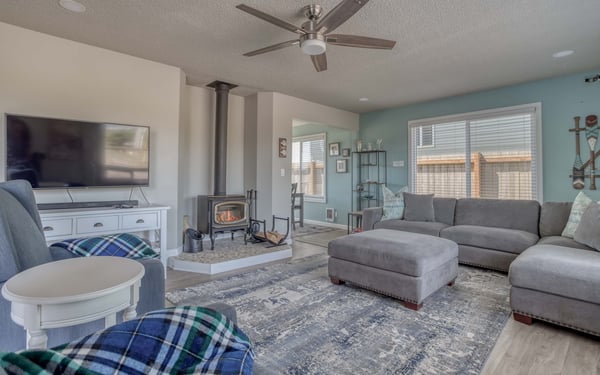 Living Room with fireplace